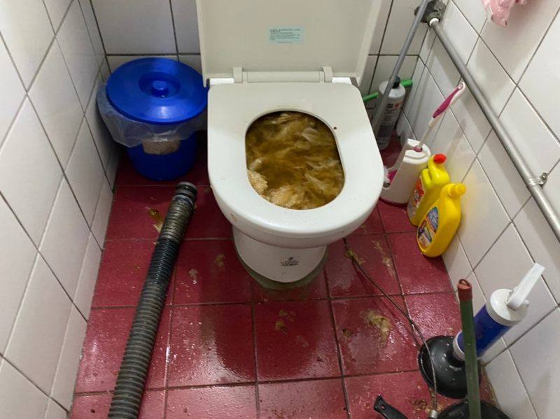 【網路熱門商家】中壢通馬桶、中壢抽水肥、中壢找化糞池、中壢修理化糞池、中壢洗水塔、中壢通水管、中壢管內攝影